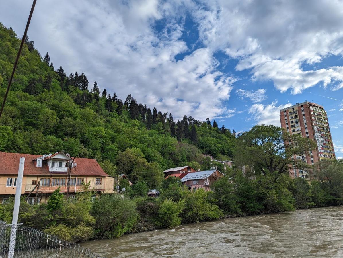 Gari'S Apartment Next To Borjomi Central Park Exterior photo